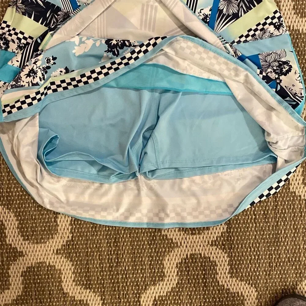 Lucky in Love Urbana flip skort  in cool blue color scheme size extra large - Picture 2 of 11